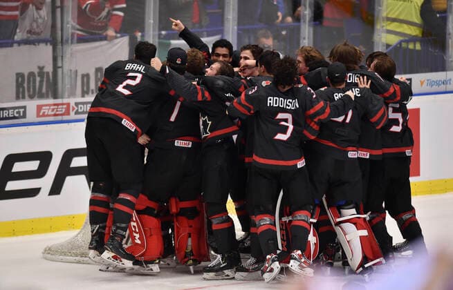 Players of Canada celebrate after winning the 2020 IIHF World Junior Ice hockey, Eishockey Championships final game between Russia and Canada in Ostrava, Czech Republic, on January 5, 2020. (CTKxPhoto JaroslavxOzana) CTKPhotoP202001050720301  _JAO8740