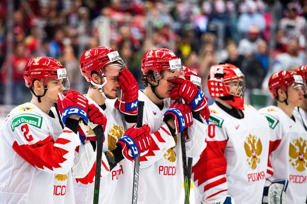 200105 Players of Russia look dejected after the 2020 IIHF World Junior Championship gold medal game between Canada and Russia on January 5, 2020 in Ostrava Photo Simon Hastegard BILDBYRAN kod SH 180176 ishockey ice hockey u20 jvm jvm 2020 jvm 19 20 iihf world junior championship world juniors bbeng final kanada ryssland depp,  Copyright: SIMONxHASTEGARD BB200105ZG020