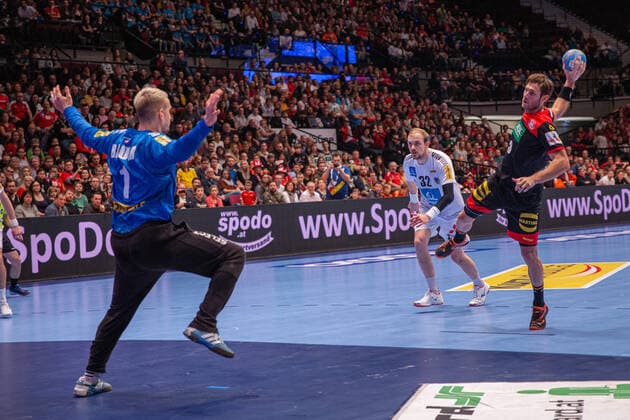 HANDBALL - AUT vs GER, test match VIENNA,AUSTRIA,06.JAN.20 - HANDBALL - OEHB international match, Länderspiel, Nationalmannschaft Austria vs Germany, test match. Image shows Thomas Bauer (AUT) and Uwe Gensheimer (GER). GEPAxpictures xDavidxBitzan