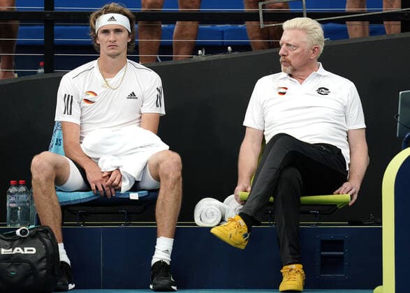 ATP, Tennis Herren CUP BRISBANE DAY 5, Alexander Zverev of Germany (left) is dejected as team captain Boris Becker looks on during Zverevs singles match against Denis Shapovalov of Canada during day 5 of the ATP Cup tennis tournament at Pat Rafter Arena in Brisbane, Tuesday, January 7, 2020. ( NO ARCHIVING, EDITORIAL USE ONLY, NO USE IN BOOKS WITHOUT CONSENT BRISBANE QLD AUSTRALIA  Copyright: xDAVExHUNTx 20200107001440800014