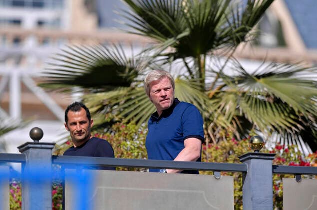 08 01 2020, Soccer 1 Bundesliga 2019 2020, FC Bayern Munich in winter training camp in Doha, Qatar training on 4 days, Board member Oliver Kahn re, Bayern Munich comes to the training ground with sports director Hasan Salihamidzic Bayern Munich to watch the team