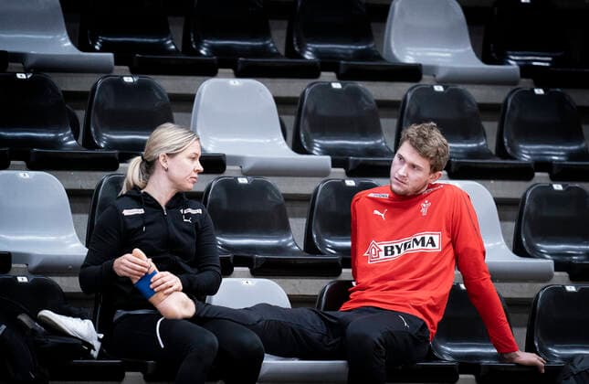 Physiotherapist Anja David Greve and Magnus Landin at the handball national team training in Frederiksberg Hall on Wednesday, January 8, 2020, Copenhagen Denmark,  Copyright: Ritzau Scanpix LiselottexSabroex COP101 spdk20200108-124848-L