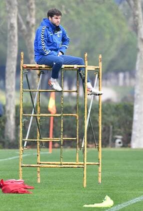 Bilder des Jahres 2020, Sport 01 Januar Sport Themen der Woche KW02 Sport Bilder des Tages Sotogrande 09.01.2020 Fußball 1.Bundesliga Saison 2019-2020 Trainingslager in Sotogrande. Training am Morgen. Florian Bruns Cotrainer SC Freiburg, Sotogrande Andalusien Spanien _SCF_ *** Sotogrande 09 01 2020 Football 1 Bundesliga Season 2019 2020 Training Camp in Sotogrande Training in the morning Florian Bruns Cotrainer SC Freiburg, Sotogrande Andalusia Spain SCF