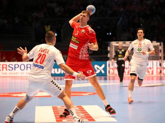 HANDBALL - EHF EURO 2020, BLR vs SRB GRAZ,AUSTRIA,09.JAN.20 - HANDBALL - EHF European Men s Handball Championship 2020, group stage, Belarus vs Serbia. Image shows Miljan Pusica (SRB), Uladzislau Kulesh (BLR) and Nemanja Zelenovic (SRB). GEPAxpictures xWolfgangxGrebien