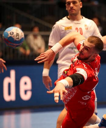 HANDBALL - EHF EURO 2020, BLR vs SRB GRAZ,AUSTRIA,09.JAN.20 - HANDBALL - EHF European Men s Handball Championship 2020, group stage, Belarus vs Serbia. Image shows Artsem Karalek (BLR) and Miljan Pusica (SRB). GEPAxpictures xWolfgangxGrebien