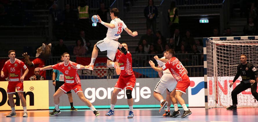 HANDBALL - EHF EURO 2020, BLR vs SRB GRAZ,AUSTRIA,09.JAN.20 - HANDBALL - EHF European Men s Handball Championship 2020, group stage, Belarus vs Serbia. Image shows Aliaksandr Padshyvalau (BLR), Zivan Pesic (SRB), Artsem Karalek (BLR), Vadim Gayduchenko (BLR) and Viachaslau Saldatsenka (BLR). GEPAxpictures xWolfgangxGrebien