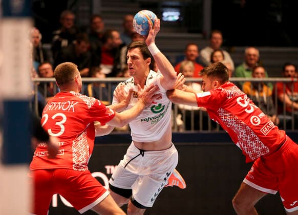 HANDBALL - EHF EURO 2020, BLR vs SRB GRAZ,AUSTRIA,09.JAN.20 - HANDBALL - EHF European Men s Handball Championship 2020, group stage, Belarus vs Serbia. Image shows Andrei Yurynok (BLR), Nikola Crnoglavac (SRB) and Vadim Gayduchenko (BLR). GEPAxpictures xWolfgangxGrebien