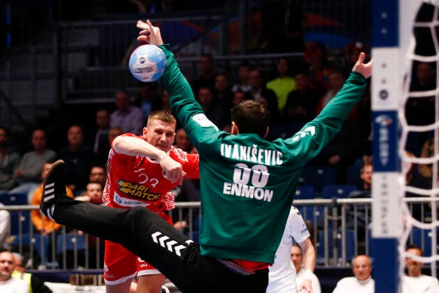 09 01 2020, Stadthalle, Graz, AUT, EHF Euro 2020, Belarus vs. Serbia, Group A, in the picture Andrei Yurynok BLR l and Tibor Ivanisevic SRB Andrei Yurynok BLR l and Tibor Ivanisevic SRB during the EHF 2020 European Handball Championship, group A match between Belarus and Serbia at the Stadthalle in Graz, Austria on 2020 01 09 Pictures © 2020, PhotoCredit Erwin Scheriau Graz EP_ies