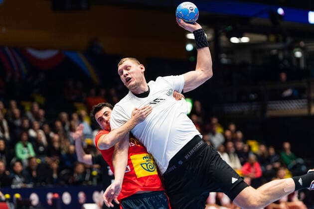 200109 Aitor Arino Bengoechea of Spain and Dainis Kristopans of Latvia during the EHF European Handball Championship match between Spain and Latvia on January 9, 2020 in Trondheim Photo Vegard Wivestad Grott BILDBYRAN code VG 170457 bbeng handball handball handball handball in the 2020 European mens handball championship 2020 em 2020 handballs em 2020 ehf euro 2020 spain spain spain latvia,  Copyright: VEGARDxWIVESTADxGRoTT BB200109VG049