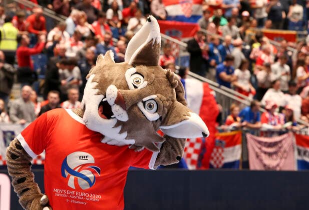 Sport Bilder des Tages HANDBALL - EHF EURO 2020, CRO vs MNE GRAZ,AUSTRIA,09.JAN.20 - HANDBALL - EHF European Men s Handball Championship 2020, group stage, Croatia vs Montenegro. Image shows the mascot Winni. GEPAxpictures xWolfgangxGrebien