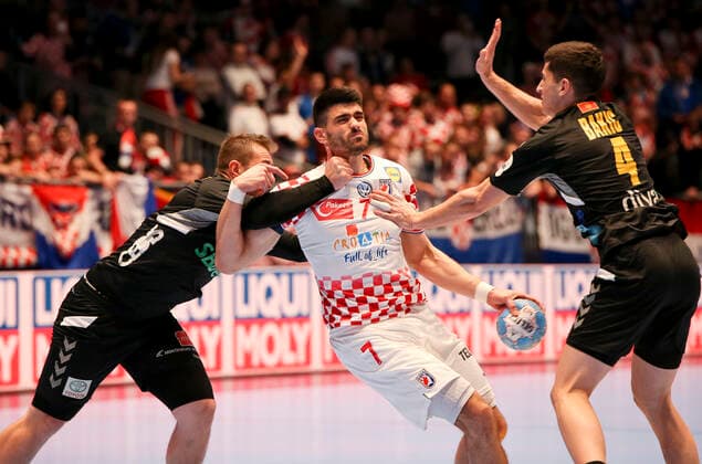 HANDBALL - EHF EURO 2020, CRO vs MNE GRAZ,AUSTRIA,09.JAN.20 - HANDBALL - EHF European Men s Handball Championship 2020, group stage, Croatia vs Montenegro. Image shows Nemanja Grbovic (MNE), Luka Stepancic (CRO) and Aleksandar Bakic (MNE). GEPAxpictures xWolfgangxGrebien