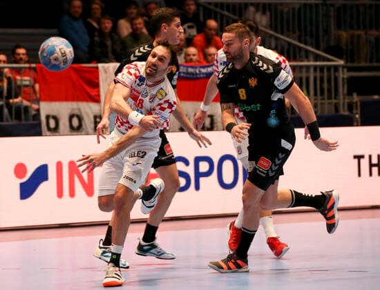 HANDBALL - EHF EURO 2020, CRO vs MNE GRAZ,AUSTRIA,09.JAN.20 - HANDBALL - EHF European Men s Handball Championship 2020, group stage, Croatia vs Montenegro. Image shows Aleksandar Bakic (MNE), Igor Karacic (CRO) and Vuk Lazakovic (MNE). GEPAxpictures xWolfgangxGrebien