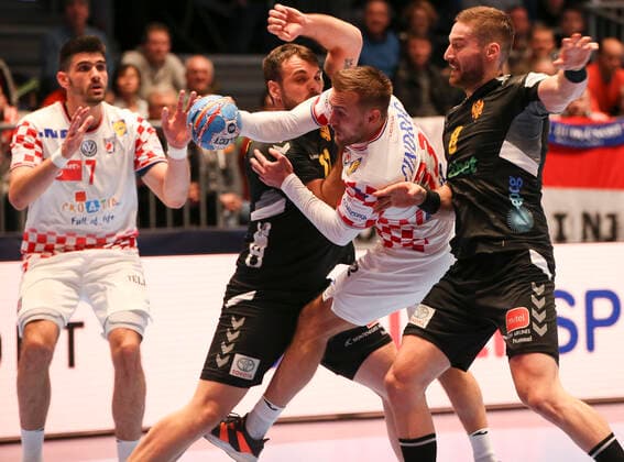 HANDBALL - EHF EURO 2020, CRO vs MNE GRAZ,AUSTRIA,09.JAN.20 - HANDBALL - EHF European Men s Handball Championship 2020, group stage, Croatia vs Montenegro. Image shows Vasko Sevaljevic (MNE), Luka Cindric (CRO) and Vuk Lazakovic (MNE). GEPAxpictures xWolfgangxGrebien