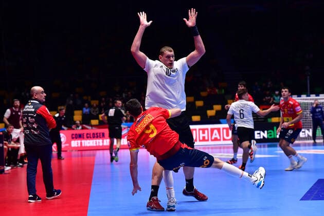 Handball EM Spain Latvia on 09 01 2020 in the Nye Nidaro Halls in Trondheim Dainis Kristopans Latvia , back Raul ENTRERRÃOS Spain , front xMNx