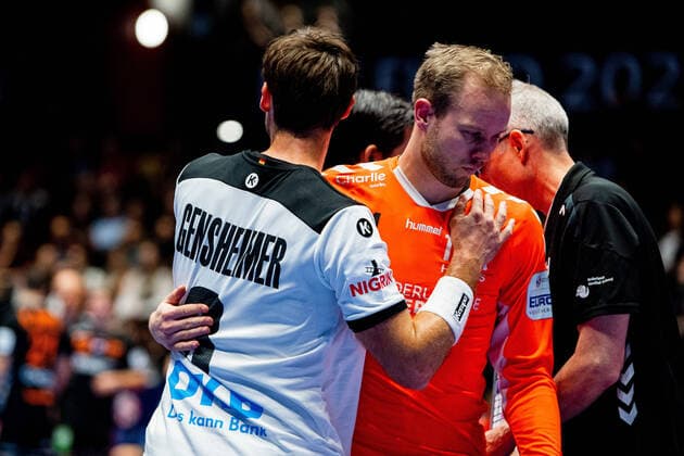 200109 Uwe Gensheimer of Germany with goalkeeper Bart Ravensbergen of Netherlands after being sent off during the EHF European Handball Championship match between Germany and the Netherlands on January 9, 2020 in Trondheim Photo Vegard Wivestad Grott BILDBYRAN kod VG 170456 bbeng handball handball handball handball em 2020 european mens handball championship 2020 em 2020 handballs em 2020 ehf euro 2020 germany germany holland holland netherlands,  Copyright: VEGARDxWIVESTADxGRoTT BB200109VG112