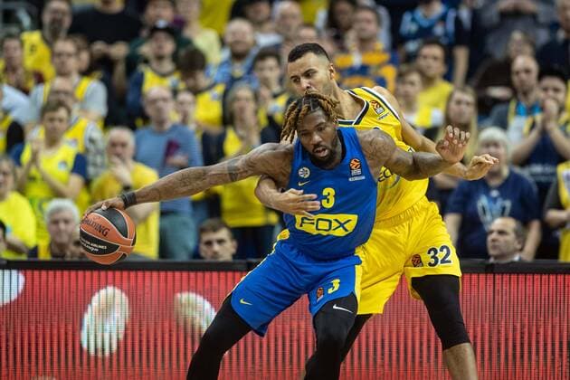 Basketball Berlin 09 01 2020 EuroLeague Euro League Euroleague Regular Season Season 2019 2020 Alba Berlin Maccabi Tel Aviv Jalen Reynolds Maccabi, No 03 Johannes Thiemann Alba Berlin, No 32