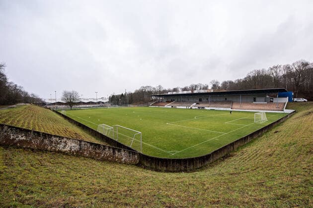 10 01 2020, xfux, soccer test game, 1 FC Saarbruecken SV Darmstadt 98, emonline, emspor, v l view, overview stadium FC Sportfeld FC Sportfeld Arena interior tribune turf field field DFL DFB REGULATIONS PROHIBIT ANY USE OF PHOTOGRAPHS as IMAGE SEQUENCES and or QUASI VIDEO Saarbruecken
