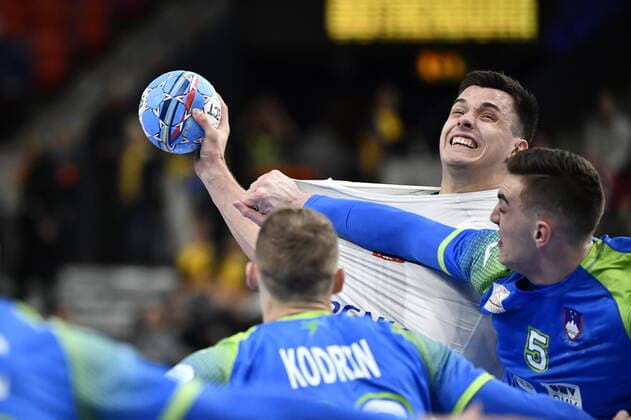 GOTHENBURG 20200110 Szymon Sicko of Poland stoped on the line during the Men s EHF EURO 2020 Handball group F match between Slovenia and Poland at Scandinavium Arena Friday Jan 10, 2020 Photo Bjorn Larsson Rosvall TT kod 9200 Gothenburg Sweden x9200x,  Copyright: xBjornxLarssonxRosvall TTx EURO HANDBALL SWEDEN