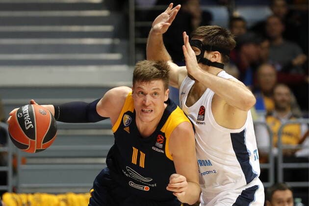 MOSCOW REGION, RUSSIA - JANUARY 10, 2020: BC Khimki Moscow Region s Jonas Jerebko (L) and BC Zenit St Petersburg s Evgeny Voronov in their 2019 20 Euroleague Regular Season Round 18 basketball match at Mytishchi Arena. Mikhail Japaridze TASS  TS0C9D0D