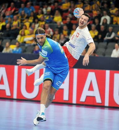 2020.01.10 Goeteborg Pilka reczna EHF Euro 2020 Mistrzostwa Europy w pilce recznej mezczyzn Szwecja Norwegia Austria Slowenia - Polska N z Dean Bombac Przemyslaw Krajewski Foto Norbert Barczyk PressFocus 2020.01.10 Goeteborg Handball EHF Mens Euro 2020 Sweden Austria Norway match Slovenia and Poland Dean Bombac Przemyslaw Krajewski Credit: Norbert Barczyk PressFocus NEWSPIX.PL --- Newspix.pl  20200110NB0018