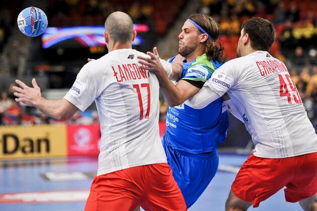 2020.01.10 Goeteborg Pilka reczna EHF EURO 2020 Mistrzostwa Europy w pilce recznej mezczyzn Szwecja Austria Norwegia Slowenia - Polska N z Antoni Langowski, Dean Bombac, Piotr Chrapkowski Foto Marcin Bulanda PressFocus 2020.01.10 Goeteborg Handball EHF Men s EURO 2020 Sweden Austria Norway Slowenia - Polska Antoni Langowski, Dean Bombac, Piotr Chrapkowski Credit: Marcin Bulanda PressFocus NEWSPIX.PL --- Newspix.pl  20200110PF_MB118
