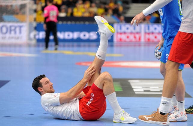 2020.01.10 Goeteborg Pilka reczna EHF Euro 2020 Mistrzostwa Europy w pilce recznej mezczyzn Szwecja Norwegia Austria Slowenia - Polska N z Przemyslaw Krajewski kontuzja Foto Norbert Barczyk PressFocus 2020.01.10 Goeteborg Handball EHF Mens Euro 2020 Sweden Austria Norway match Slovenia and Poland Przemyslaw Krajewski kontuzja Credit: Norbert Barczyk PressFocus NEWSPIX.PL --- Newspix.pl  20200110NB0115