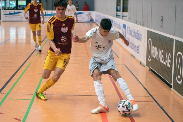 Filip Ulman FK Dukla Prague and Nemanja Motika FC Bayern Munich Germany, Gaildorf, 11 01 2020, youth football, U17 Youth Euro Cup 2020, sports hall
