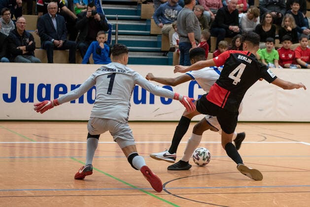Goalkeeper Leon Cuk Hertha BSC , Matras Ivanilson Karlsruher SC and Jamil Najjar Hertha BSC Germany, Gaildorf, 11 01 2020, Youth Football, U17 Youth Euro Cup 2020, Sports Hall