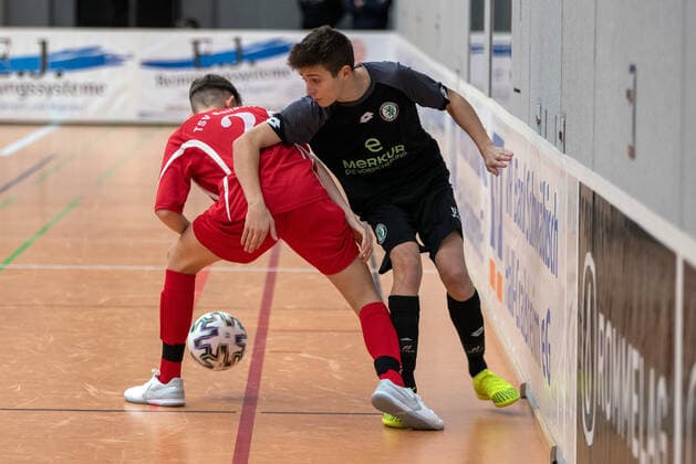 Lasse Reinhuber TSV Gaildorf and Moritz Wels SK Sturm Graz Germany, Gaildorf, 11 01 2020, youth football, U17 Youth Euro Cup 2020, sports hall