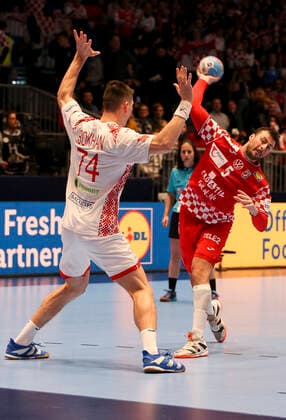 HANDBALL - EHF EURO 2020, CRO vs BLR GRAZ,AUSTRIA,11.JAN.20 - HANDBALL - EHF European Men s Handball Championship 2020, group stage, Croatia vs Belarus. Image shows Viachaslau Bokhan (BLR) and Domagoj Duvnjak (CRO). GEPAxpictures xWolfgangxGrebien