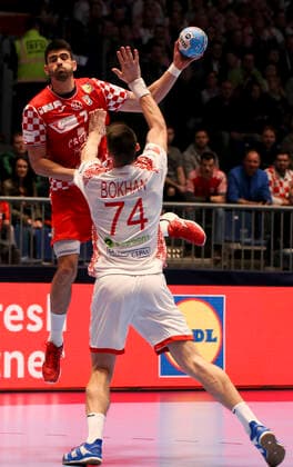 HANDBALL - EHF EURO 2020, CRO vs BLR GRAZ,AUSTRIA,11.JAN.20 - HANDBALL - EHF European Men s Handball Championship 2020, group stage, Croatia vs Belarus. Image shows Luka Stepancic (CRO) and Viachaslau Bokhan (BLR). GEPAxpictures xWolfgangxGrebien