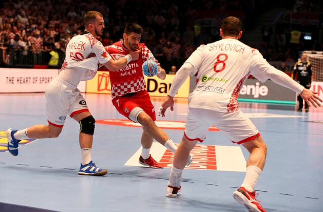HANDBALL - EHF EURO 2020, CRO vs BLR GRAZ,AUSTRIA,11.JAN.20 - HANDBALL - EHF European Men s Handball Championship 2020, group stage, Croatia vs Belarus. Image shows Artsem Karalek (BLR), Luka Stepancic (CRO) and Siarhei Shylovich (BLR). GEPAxpictures xWolfgangxGrebien