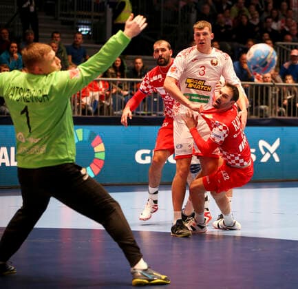 HANDBALL - EHF EURO 2020, CRO vs BLR GRAZ,AUSTRIA,11.JAN.20 - HANDBALL - EHF European Men s Handball Championship 2020, group stage, Croatia vs Belarus. Image shows Ivan Matskevich (BLR), Uladzislau Kulesh (BLR) and Igor Karacic (CRO). GEPAxpictures xWolfgangxGrebien