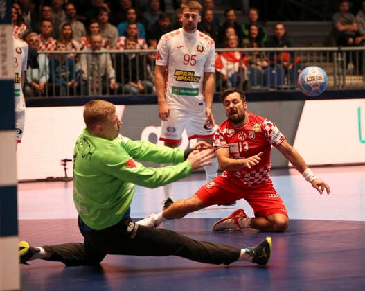 HANDBALL - EHF EURO 2020, CRO vs BLR GRAZ,AUSTRIA,11.JAN.20 - HANDBALL - EHF European Men s Handball Championship 2020, group stage, Croatia vs Belarus. Image shows Ivan Matskevich (BLR), Zlatko Horvat (CRO) and Vadim Gayduchenko (BLR). GEPAxpictures xWolfgangxGrebien
