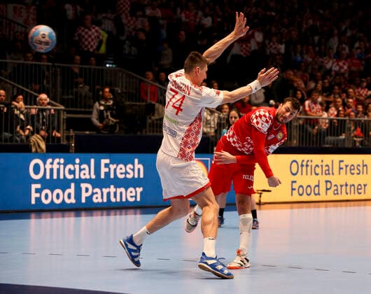 HANDBALL - EHF EURO 2020, CRO vs BLR GRAZ,AUSTRIA,11.JAN.20 - HANDBALL - EHF European Men s Handball Championship 2020, group stage, Croatia vs Belarus. Image shows Viachaslau Bokhan (BLR) and Domagoj Duvnjak (CRO). GEPAxpictures xWolfgangxGrebien