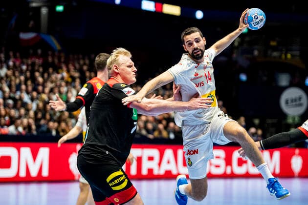 200111 Patrick Wiencek of Germany and Ferran Sole Sala of Spain during the EHF European Handball Championship match between Spain and Germany on January 11, 2020 in Trondheim Photo Vegard Wivestad Grott BILDBYRAN code VG 170462 bbeng handball handball handball handball in the 2020 European mens handball championship 2020 em 2020 handballs em 2020 ehf euro 2020 spain spain germany germany germany,  Copyright: VEGARDxWIVESTADxGRoTT BB200111VG021