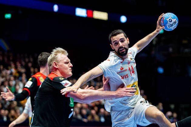200111 Patrick Wiencek of Germany and Ferran Sole Sala of Spain during the EHF European Handball Championship match between Spain and Germany on January 11, 2020 in Trondheim Photo Vegard Wivestad Grott BILDBYRAN code VG 170462 bbeng handball handball handball handball in the 2020 European mens handball championship 2020 em 2020 handballs em 2020 ehf euro 2020 spain spain germany germany germany,  Copyright: VEGARDxWIVESTADxGRoTT BB200111VG041