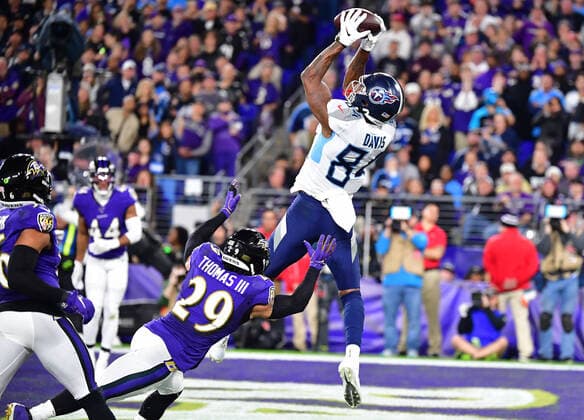 Bilder des Jahres 2020, Sport 01 Januar Sport Themen der Woche KW02 Sport Bilder des Tages Tennessee Titans wide receiver Corey Davis (84) catches a short touchdown pass during the third quarter of a division playoff game at M&T Bank Stadium in Baltimore, Maryland, on Saturday, January 11, 2020. Tennessee won 28-12 and advances to the AFC Championship.  BAL20200111123 DAVIDxTULIS