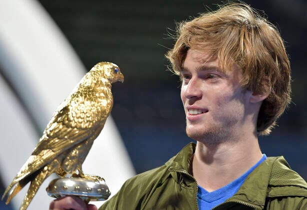 Bilder des Jahres 2020, Sport 01 Januar Sport Themen der Woche KW02 Sport Bilder des Tages Sport Bilder des Tages (200112) -- DOHA, Jan. 12, 2020 (Xinhua) -- Andrey Rublev of Russia celebrates with the trophy after winning the singles final match between Andrey Rublev of Russia and Corentin Moutet of France at the ATP, Tennis Herren Qatar Open tennis tournament in Doha, Qatar, Jan. 11, 2020. (Photo by Nikku Xinhua) (SP)QATAR-DOHA-ATP-TENNIS-QATAR OPEN 