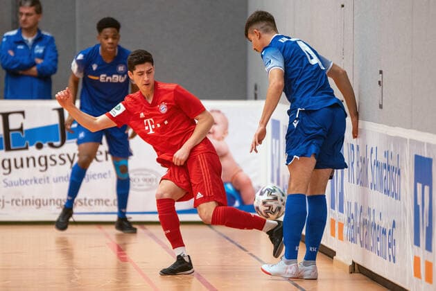 Grant Leon Mamedova FC Bayern Munich and Karim Elabed Karlsruher SC Germany, Gaildorf, 12 01 2020, youth football, U17 Youth Euro Cup 2020, sports hall