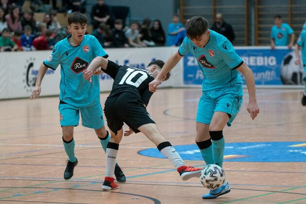 Elion Mahmuti VfB Stuttgart and Noel Gemperle FC Thurn Germany, Gaildorf, 12 01 2020, youth football, U17 Youth Euro Cup 2020, sports hall