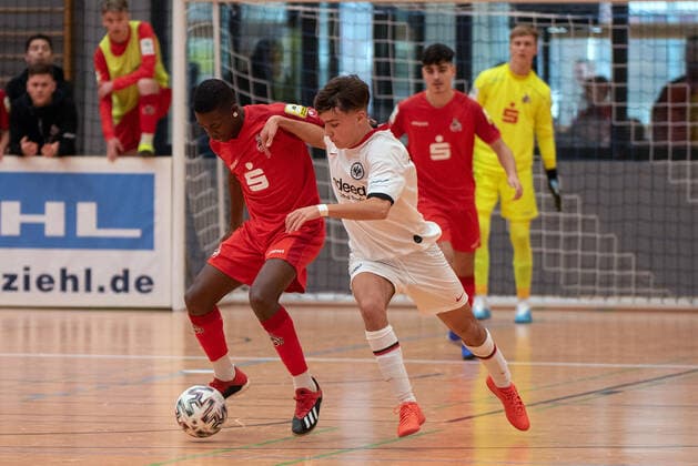 Pierre Nadjombe 1 FC Köln and Jan Schröder Eintracht Frankfurt Germany, Gaildorf, 12 01 2020, youth football, U17 Youth Euro Cup 2020, sports hall