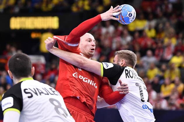 Gothenburg 202001112 Poland s Antoni Langowski stoped by Samuel Rothilsberger during the Men s EHF EURO 2020 Handball group F match preliminary round between Switzerland and Poland in Scandinavium Arena Sunday Jan 12, 2020 Photo Bjorn Larsson Rosvall TT kod 9200 Gothenburg Sweden x9200x,  Copyright: xBjornxLarssonxRosvall TTx EURO HANDBALL SUI-POL