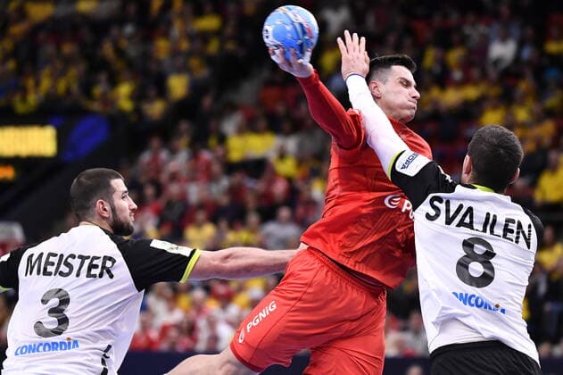 Gothenburg 202001112 Poland s Maciej Piltowski shot Switzerland s Michal Svajlen 8 during the Men s EHF EURO 2020 Handball group F match preliminary round between Switzerland and Poland in Scandinavium Arena Sunday Jan 12, 2020 Photo Bjorn Larsson Rosvall TT kod 9200 Gothenburg Sweden x9200x,  Copyright: xBjornxLarssonxRosvall TTx EURO HANDBALL SUI-POL