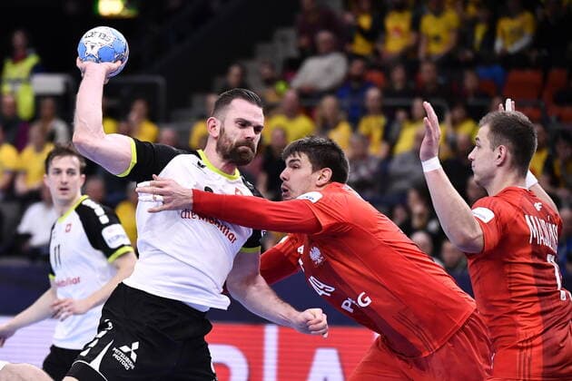 Gothenburg 202001112 Switzerland s Alen Milosevic with the ball Poland s Piotr Chrapkowskl R during the Men s EHF EURO 2020 Handball group F match preliminary round between Switzerland and Poland in Scandinavium Arena Sunday Jan 12, 2020 Photo Bjorn Larsson Rosvall TT kod 9200 Gothenburg Sweden x9200x,  Copyright: xBjornxLarssonxRosvall TTx EURO HANDBALL SUI-POL