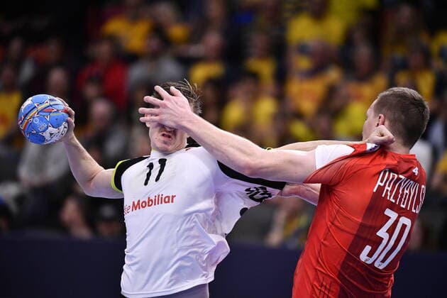 Gothenburg 202001112 Switzerland s Roman Sidorowiicz against Rafal Przybylski during the Men s EHF EURO 2020 Handball group F match preliminary round between Switzerland and Poland in Scandinavium Arena Sunday Jan 12, 2020 Photo Bjorn Larsson Rosvall TT kod 9200 Gothenburg Sweden x9200x,  Copyright: xBjornxLarssonxRosvall TTx EURO HANDBALL SUI-POL