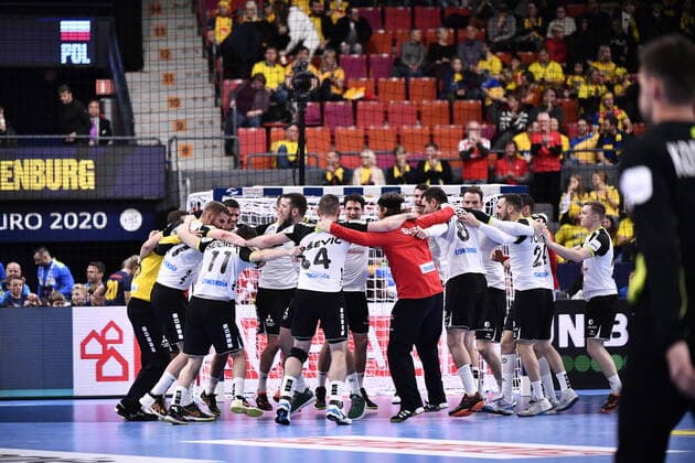 Gothenburg 202001112 Switzerland s team celebrate their victory after the Men s EHF EURO 2020 Handball group F match preliminary round between Switzerland and Poland in Scandinavium Arena Sunday Jan 12, 2020 Photo Bjorn Larsson Rosvall TT kod 9200 Gothenburg Sweden x9200x,  Copyright: xBjornxLarssonxRosvall TTx EURO HANDBALL SUI-POL
