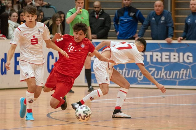 Florian Engelhardt 1 FC Köln , Younes Aitamer FC Bayern München and Nicolas Urso 1 FC Köln Deutschland, Gaildorf, 12 01 2020, Youth Football, U17 Youth Euro Cup 2020, Sports Hall