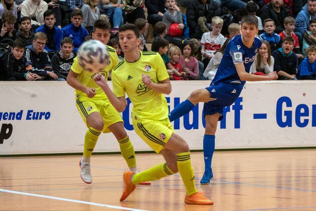 Domagoj Jerbic GNK Dinamo Zagreb and Robert Geller Karlsruher SC Germany, Gaildorf, 12 01 2020, youth football, U17 Youth Euro Cup 2020, sports hall