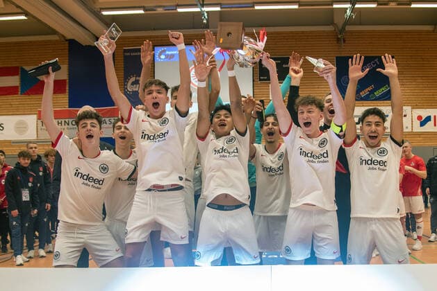 Tournament winner 2020 Eintracht Frankfurt with goalkeeper Jannik Horz, Berkan Küpelikilinc, Bertan Tepedibi, Jan Schröder, Luca Heckmann, Ryan Harder, Gianluca Schäfer, Sebastian Wöhr, Massil Aimeine, Elias Kurt, Can Luca Karakas, goalkeeper Amar Dzevlan Eintracht Frankfurt Germany, Gaildorf, 12 01 2020, youth football, U17 Youth Euro Cup 2020, sports hall